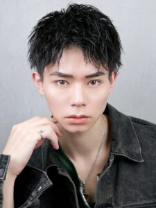 ツイストスパイキーショート